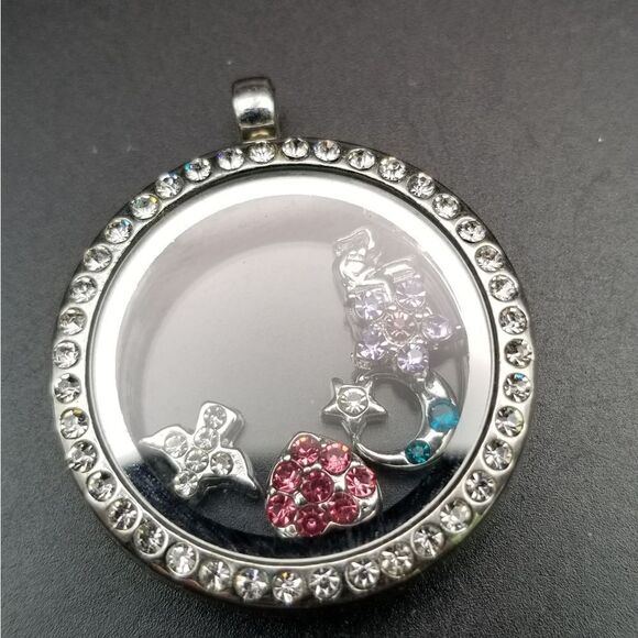 Jewelry - Floating charm locket necklace pendant, nice. P134